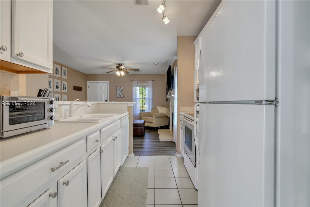 193 University Parkway