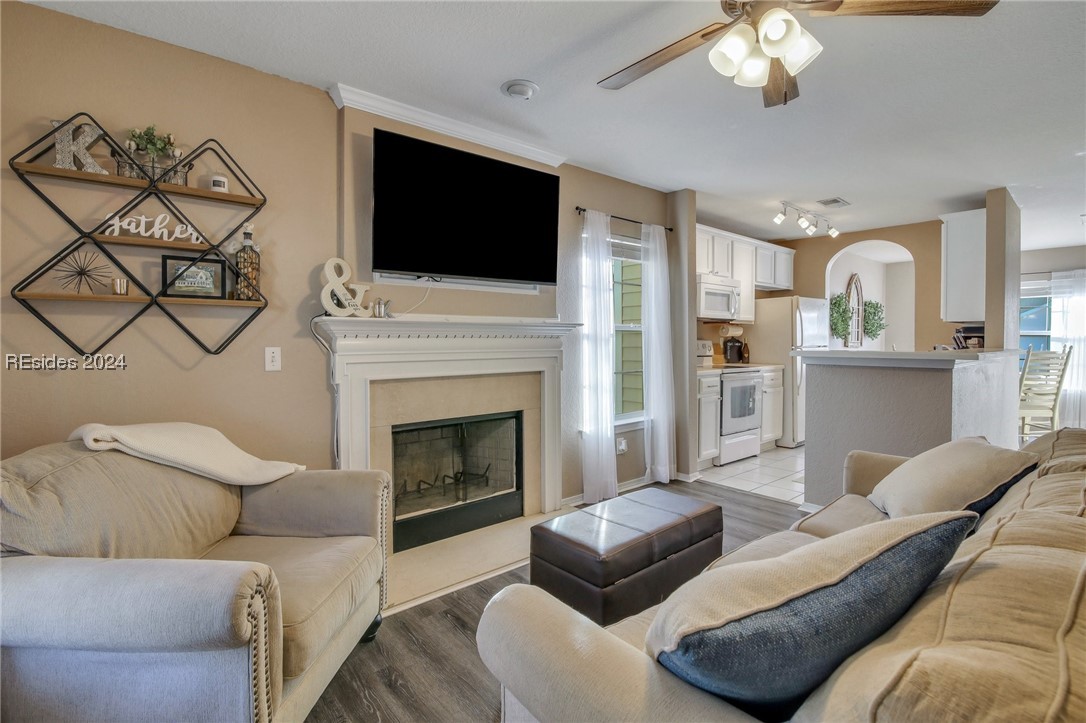 193 University Parkway