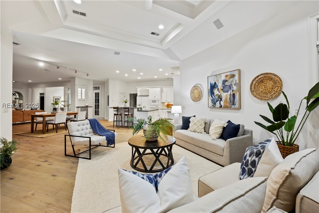 28 Lexington Drive