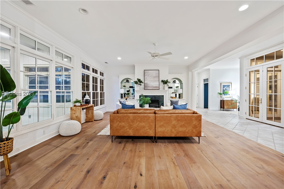28 Lexington Drive