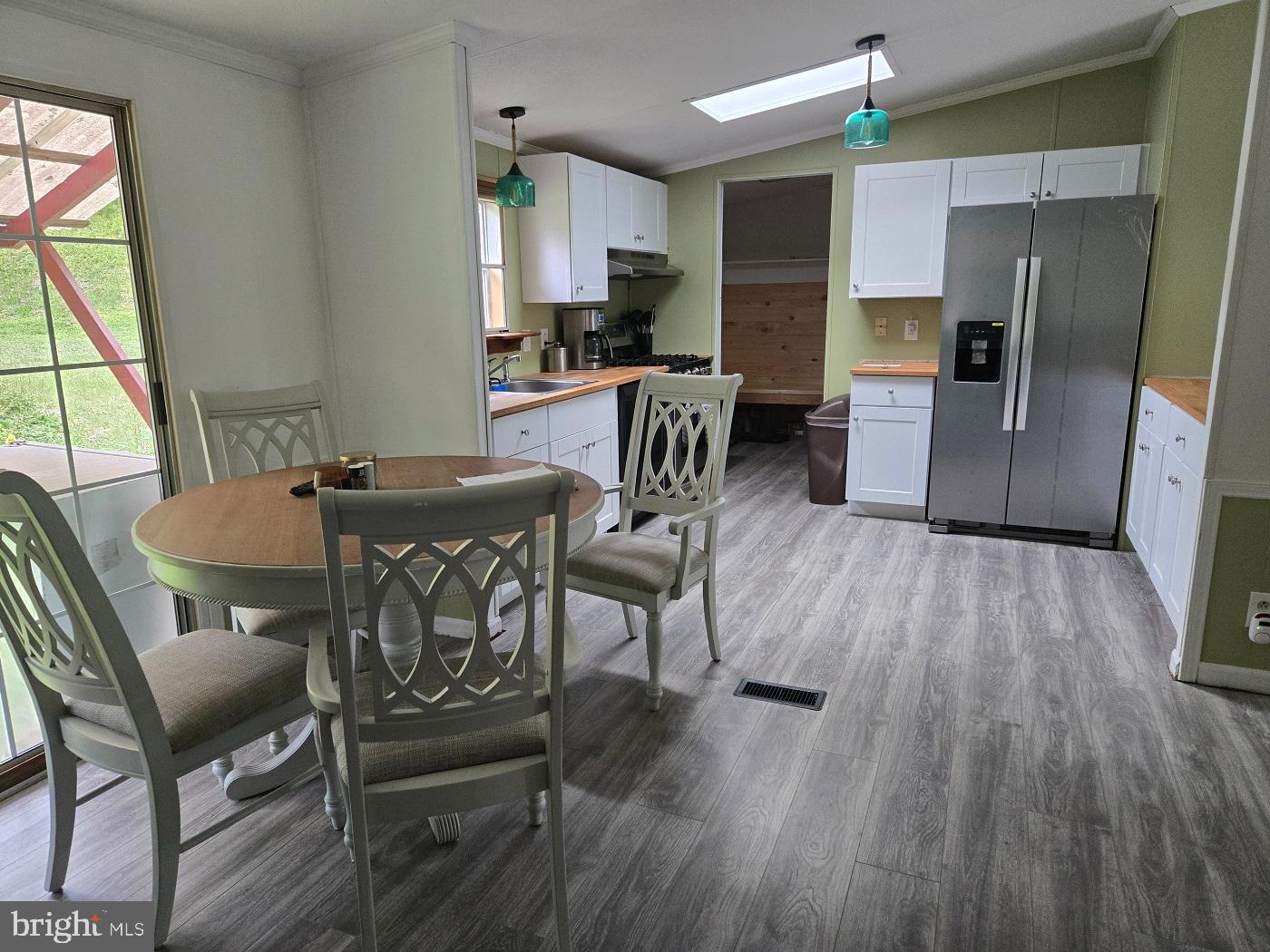 76 POWERLINE ROAD