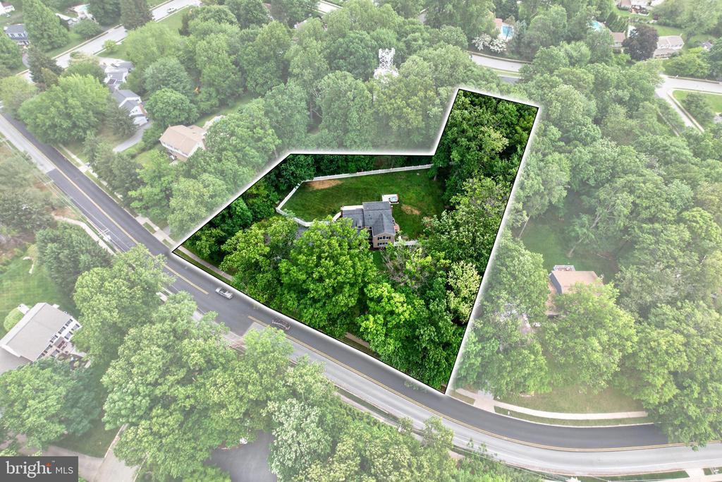 517 N WHITFORD ROAD