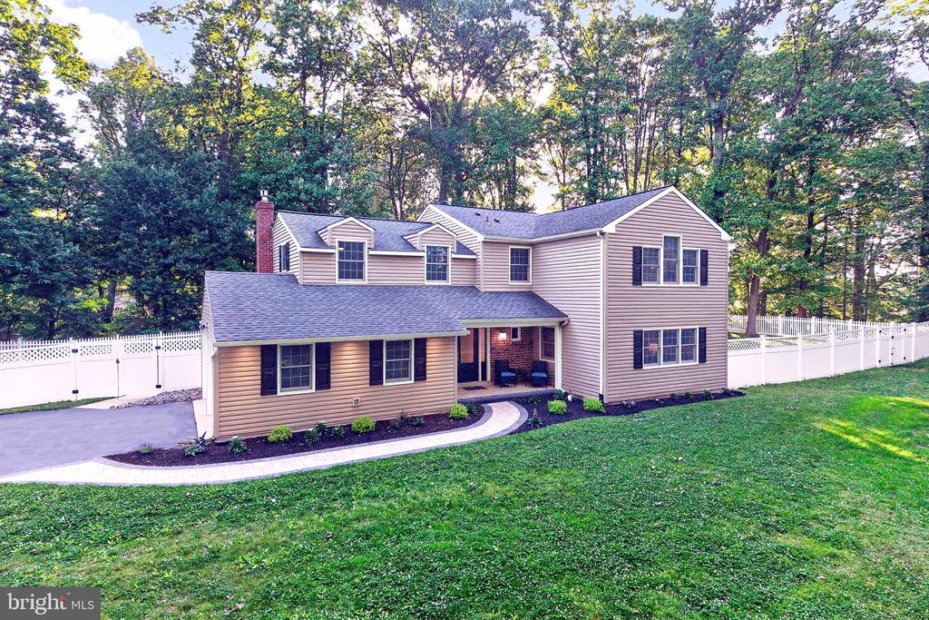 517 N WHITFORD ROAD