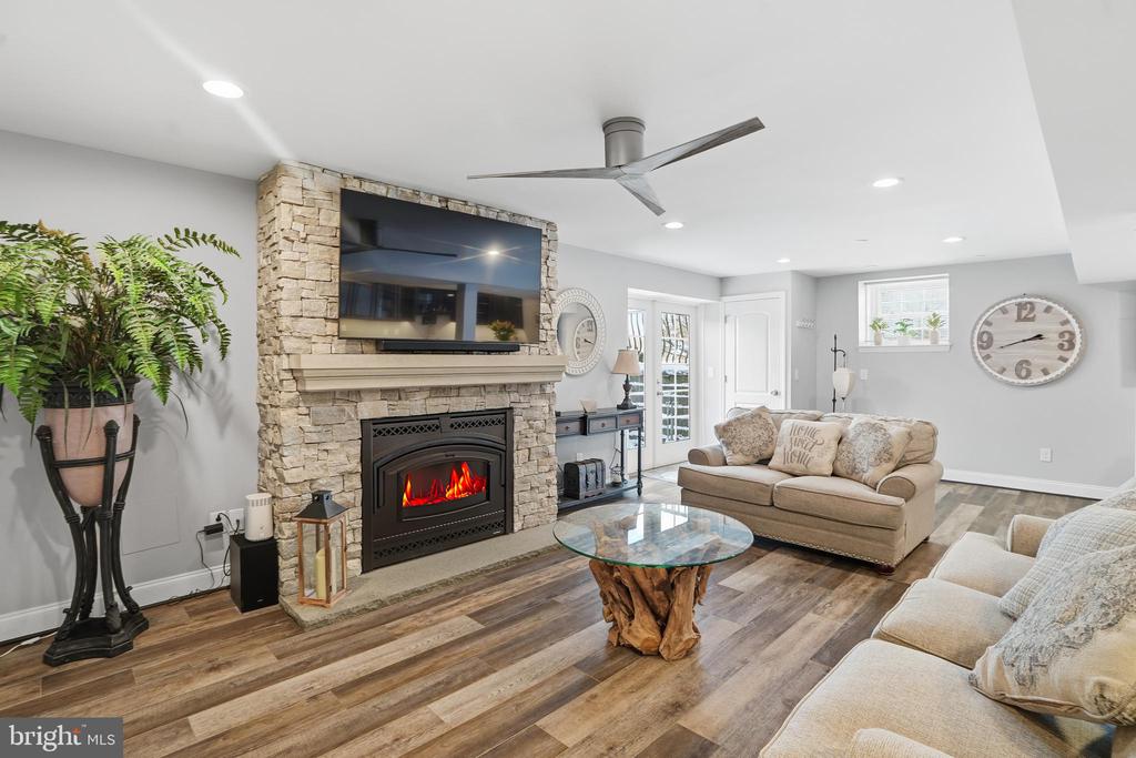 3963 GOSHEN DRIVE