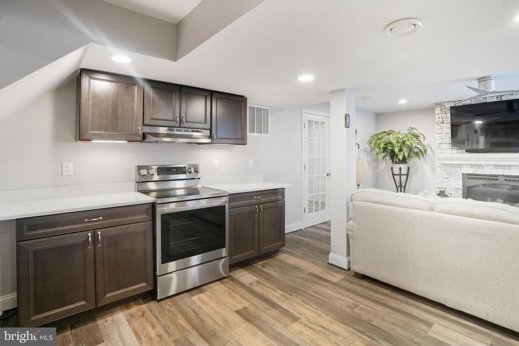3963 GOSHEN DRIVE