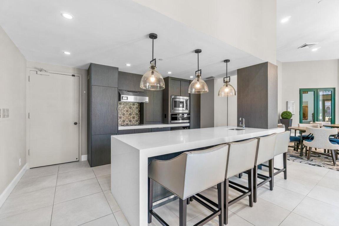 100 SE 5th Avenue Unit: 305