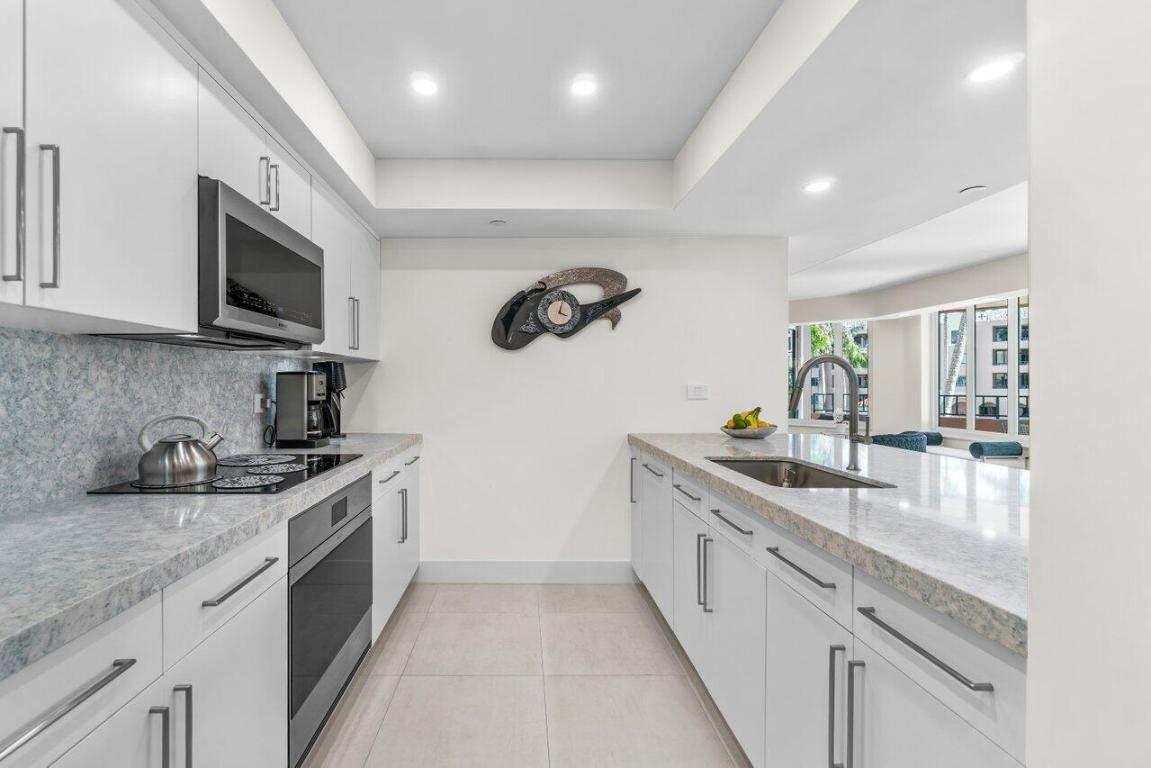 100 SE 5th Avenue Unit: 305