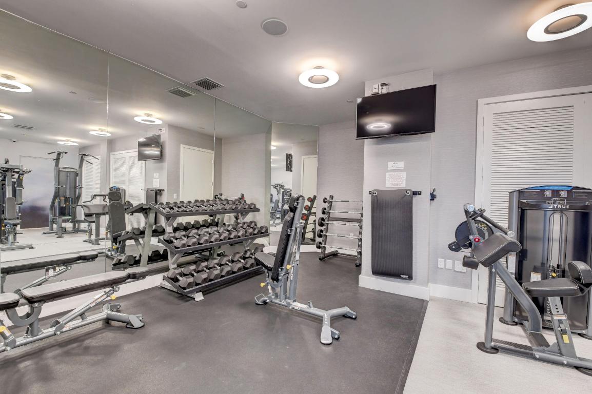100 SE 5th Avenue Unit: 305