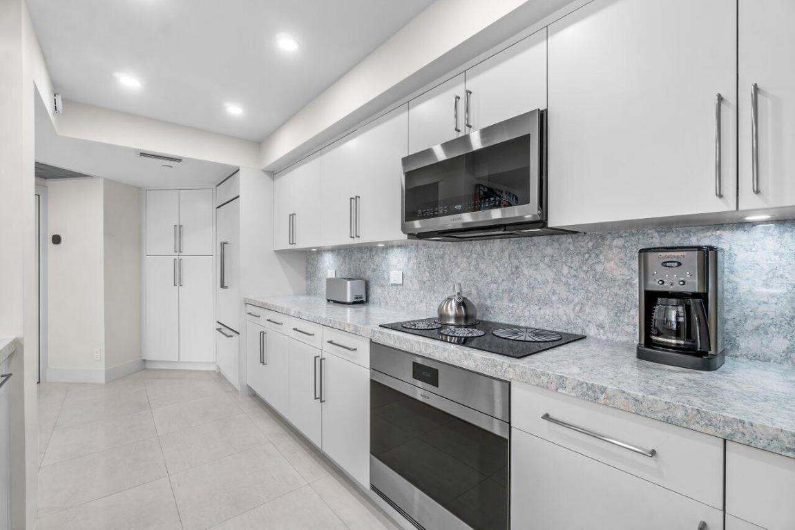 100 SE 5th Avenue Unit: 305