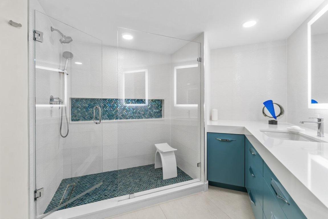 100 SE 5th Avenue Unit: 305