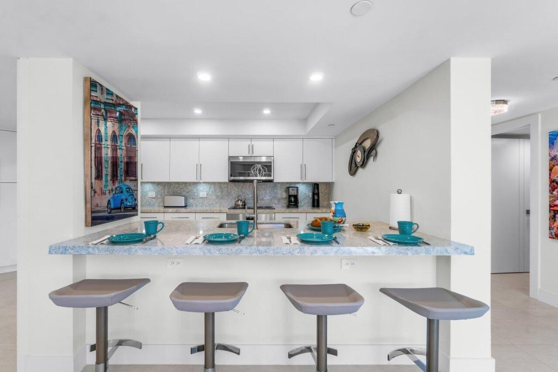 100 SE 5th Avenue Unit: 305
