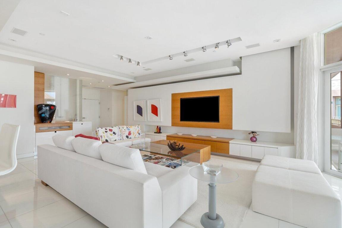 300 SE 5th Avenue Unit: 8080