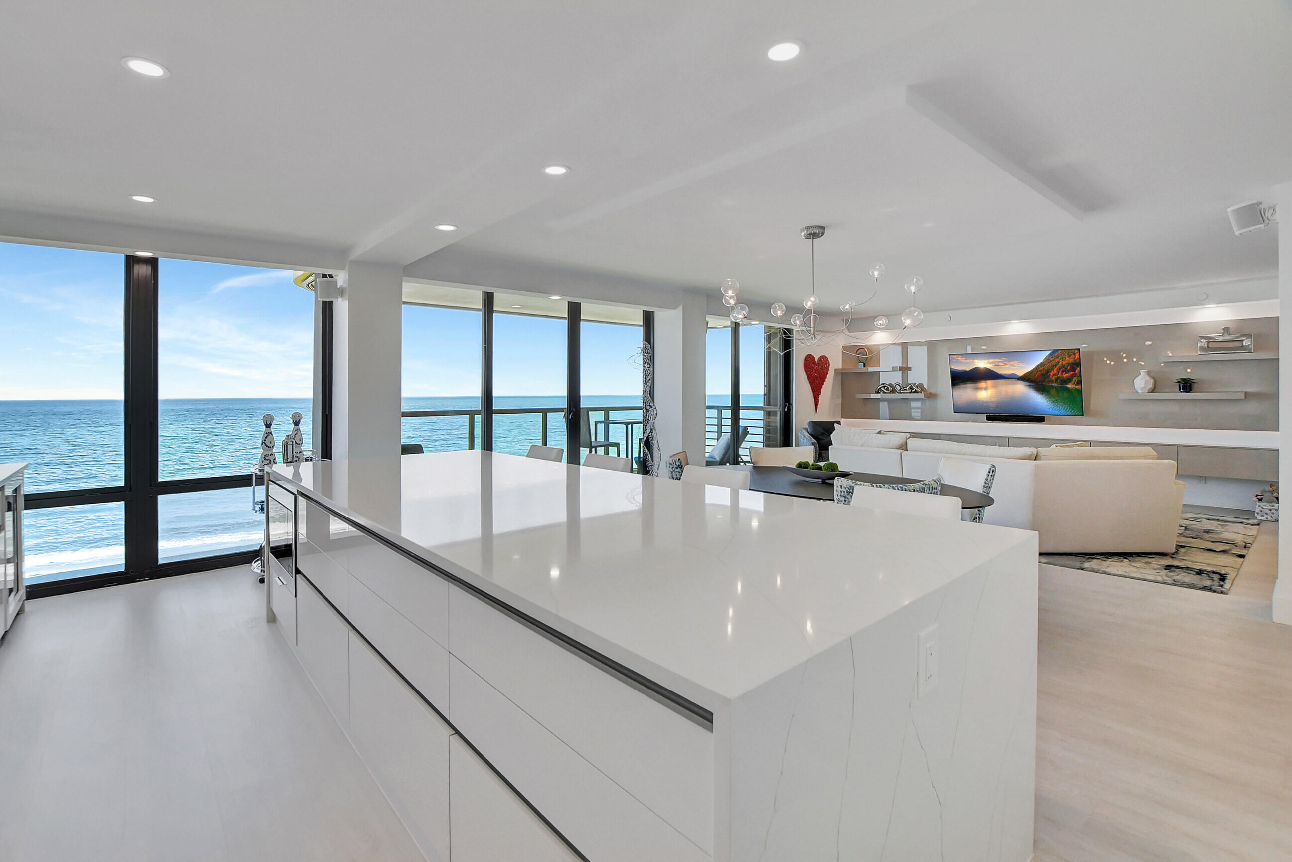 250 S Ocean Boulevard 3c