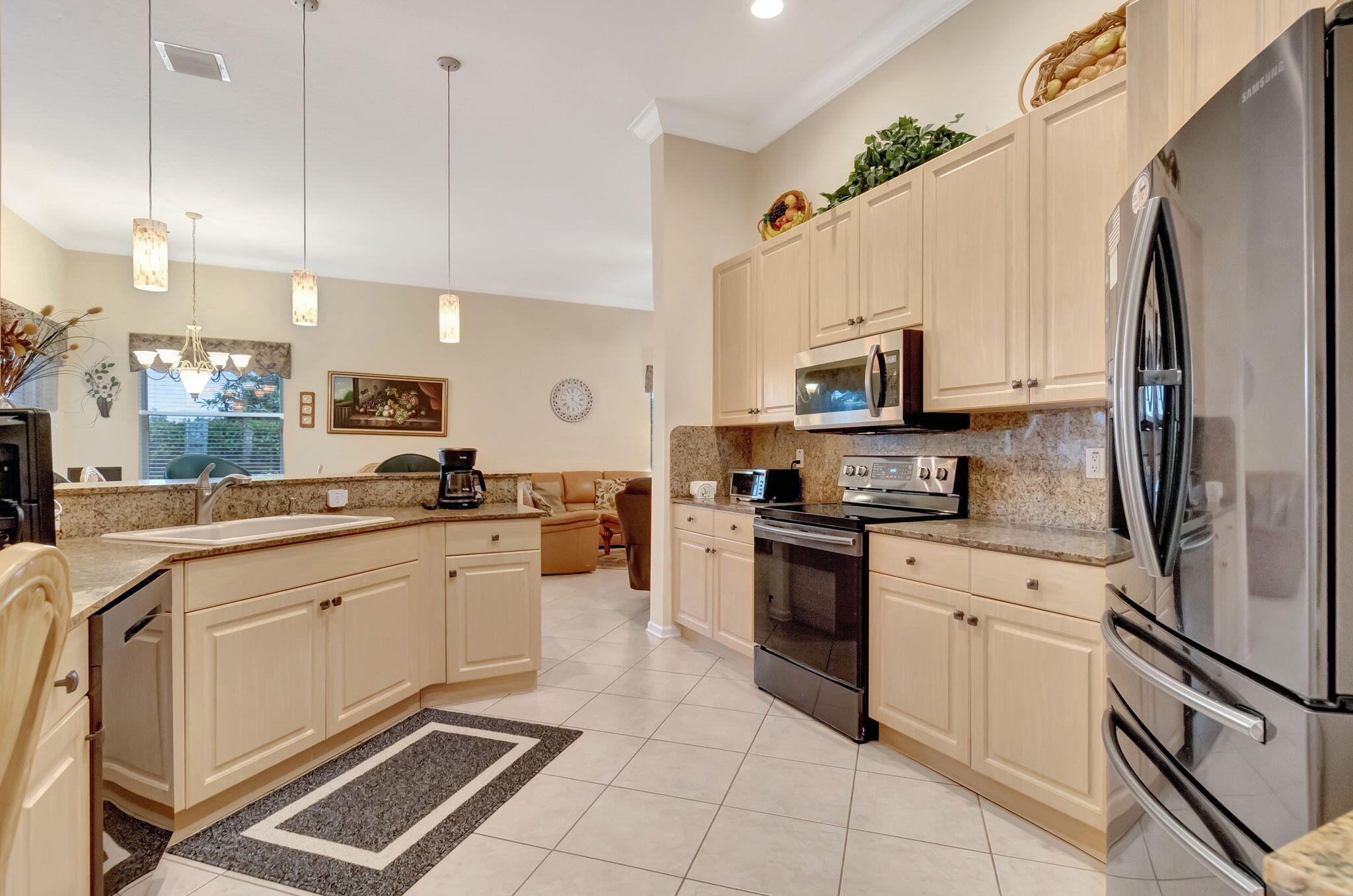 6546 Arno Way