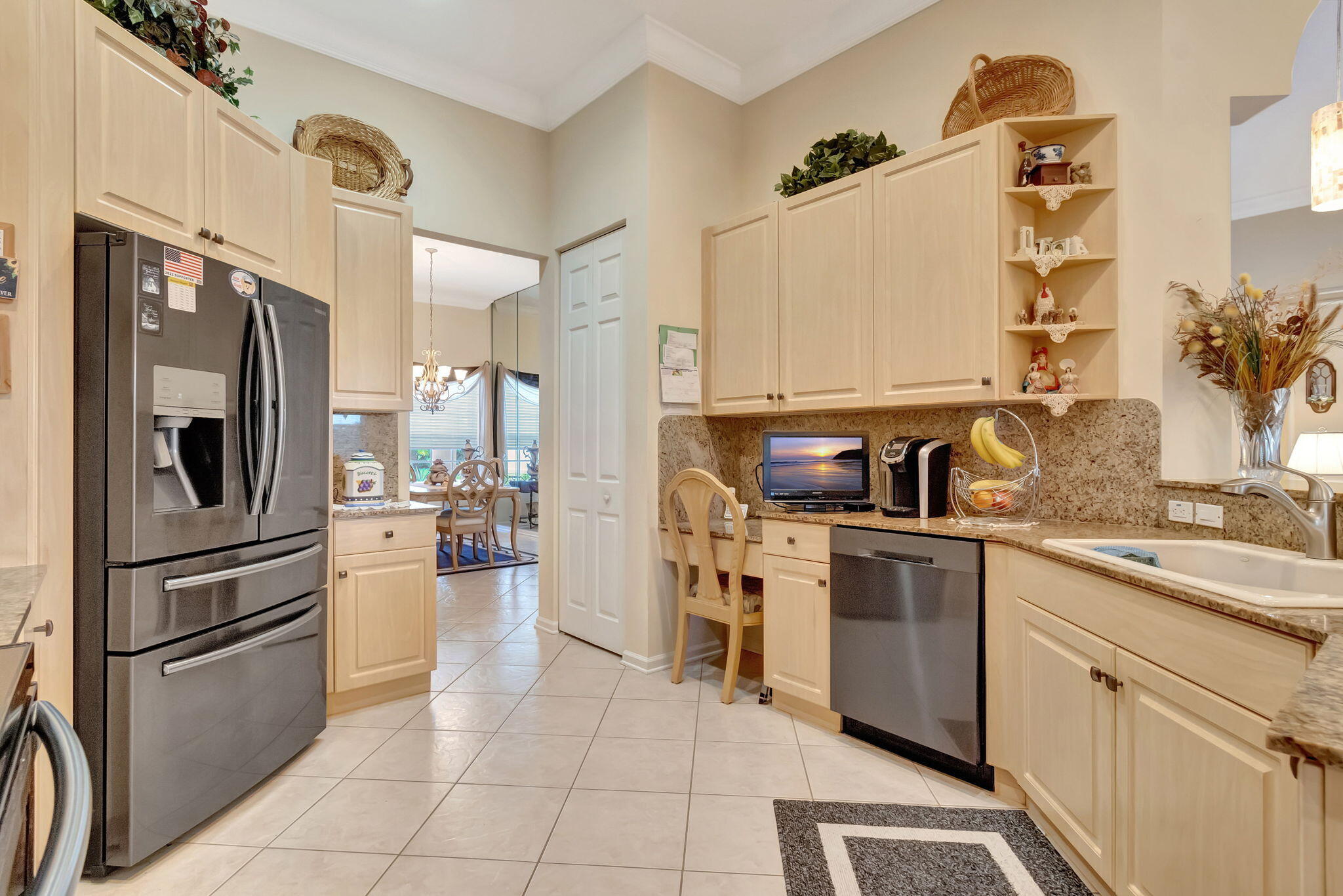 6546 Arno Way