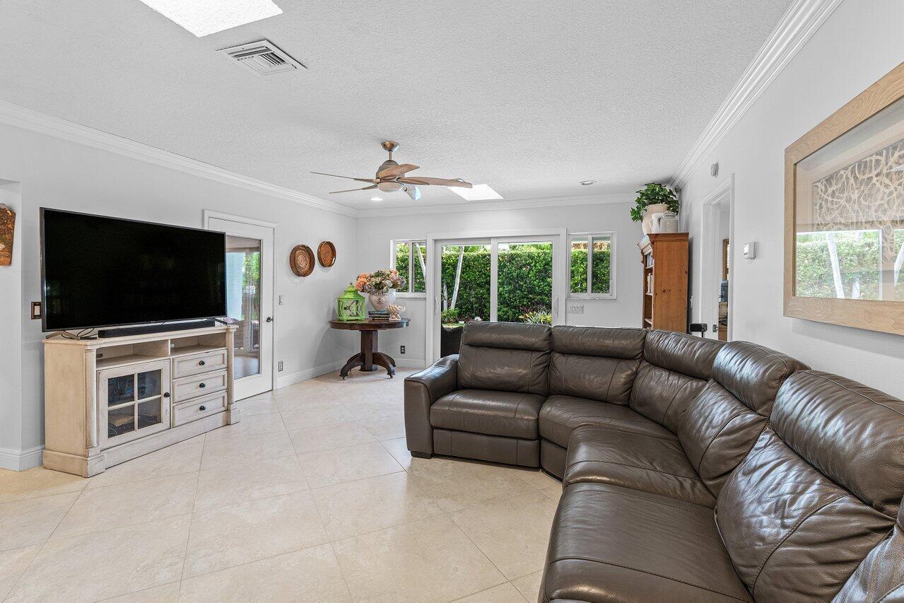 1041 SW 7th Street