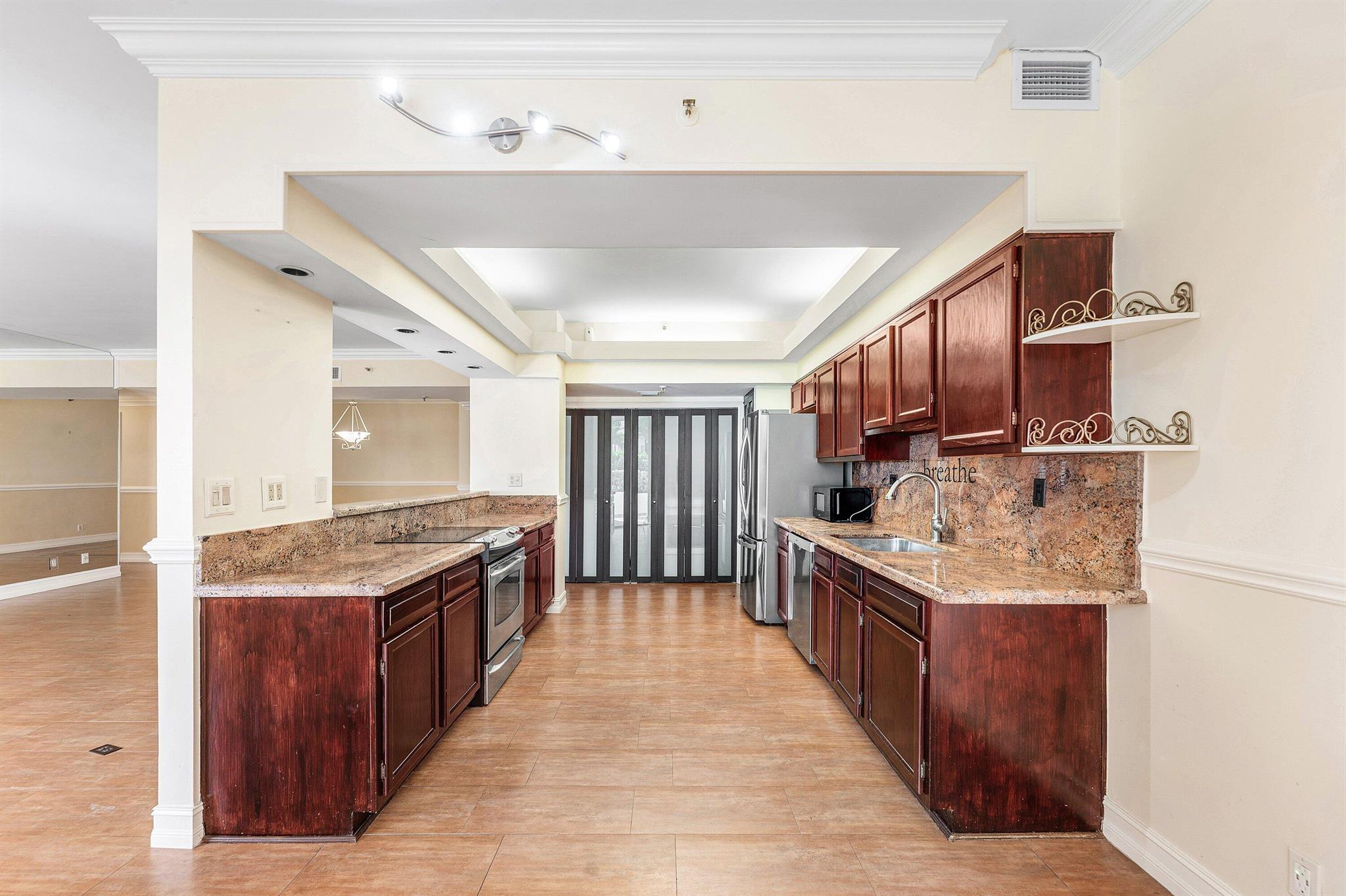 1155 Hillsboro Mile 109