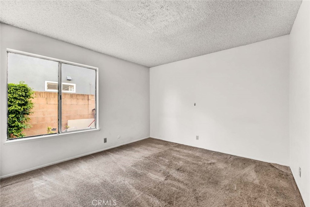 3121 S Sycamore Street