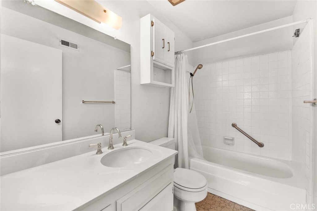 3121 S Sycamore Street