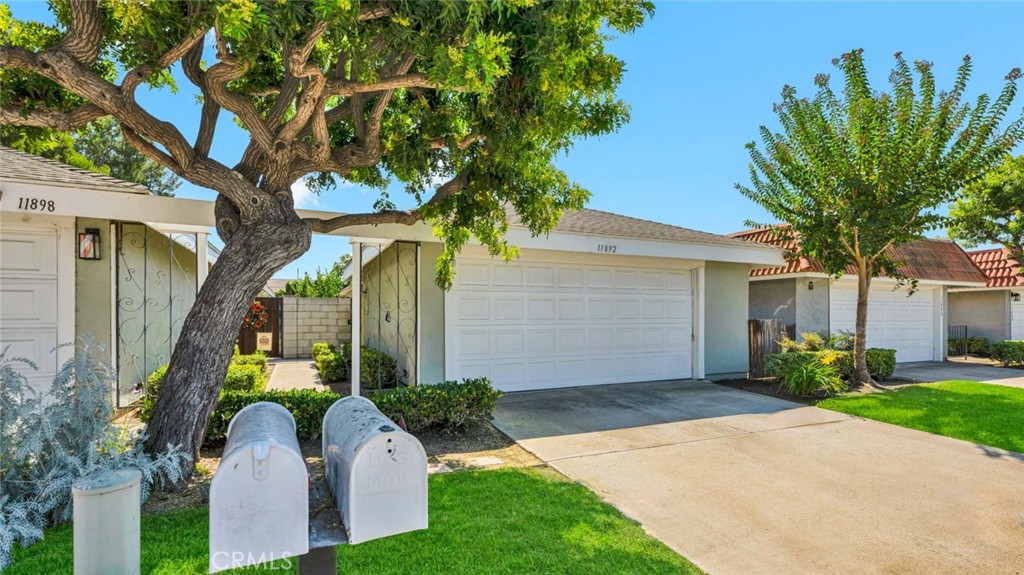 11892 Geode Avenue