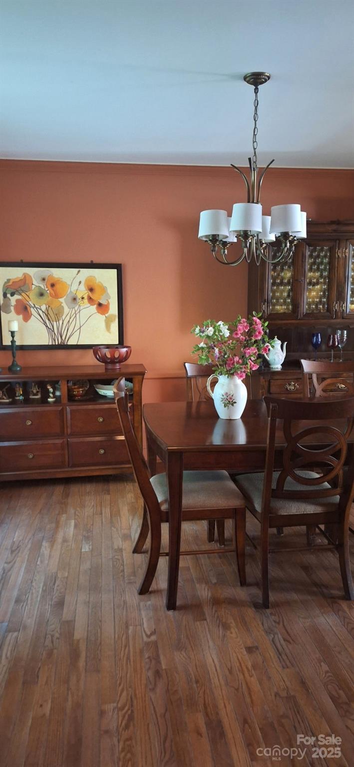425 Roselawn Place