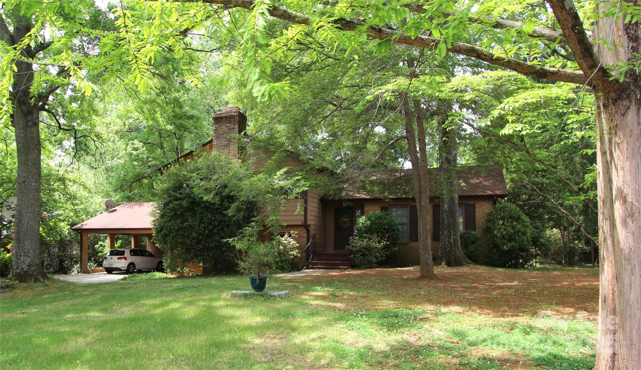 425 Roselawn Place