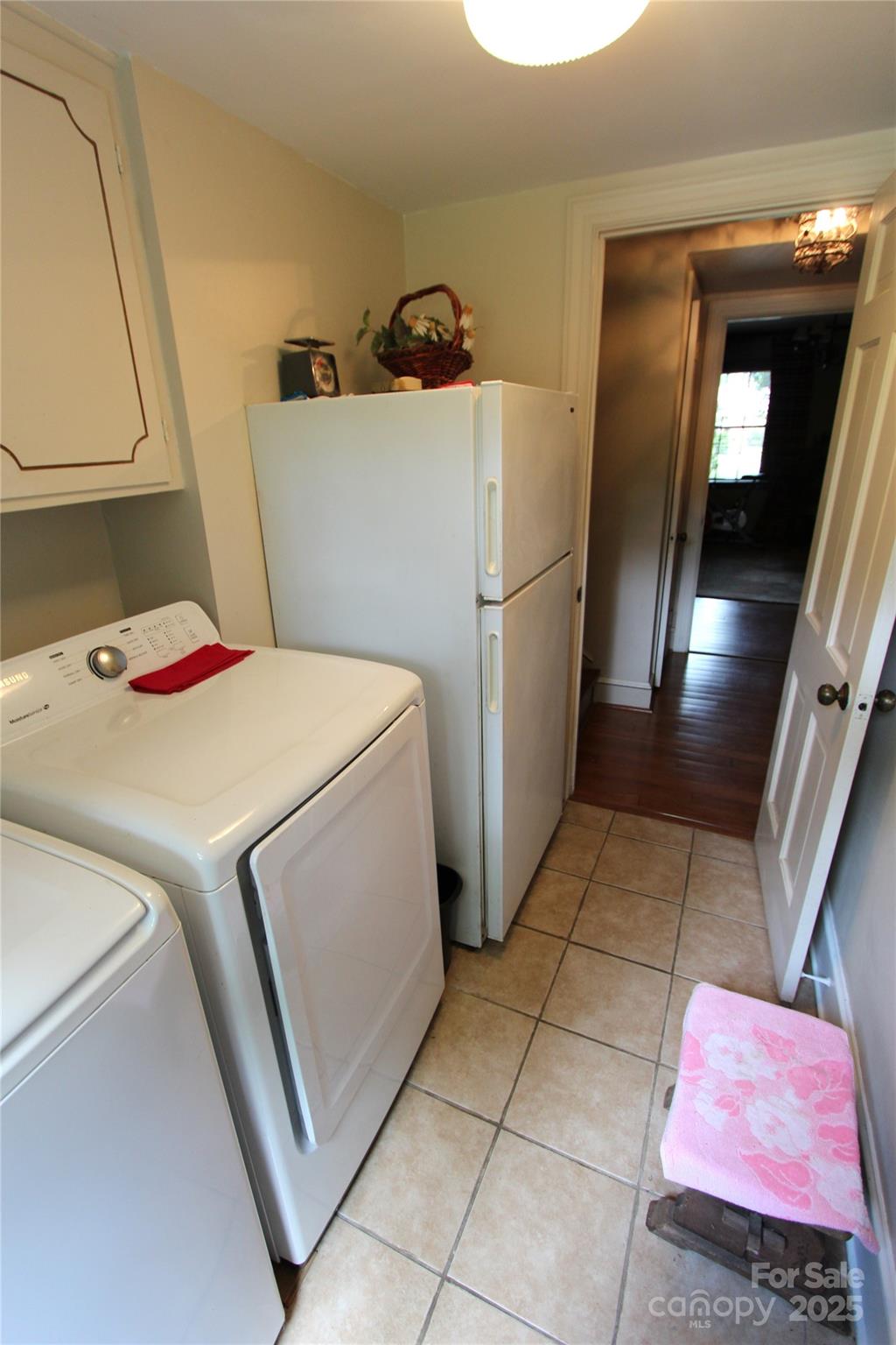 425 Roselawn Place
