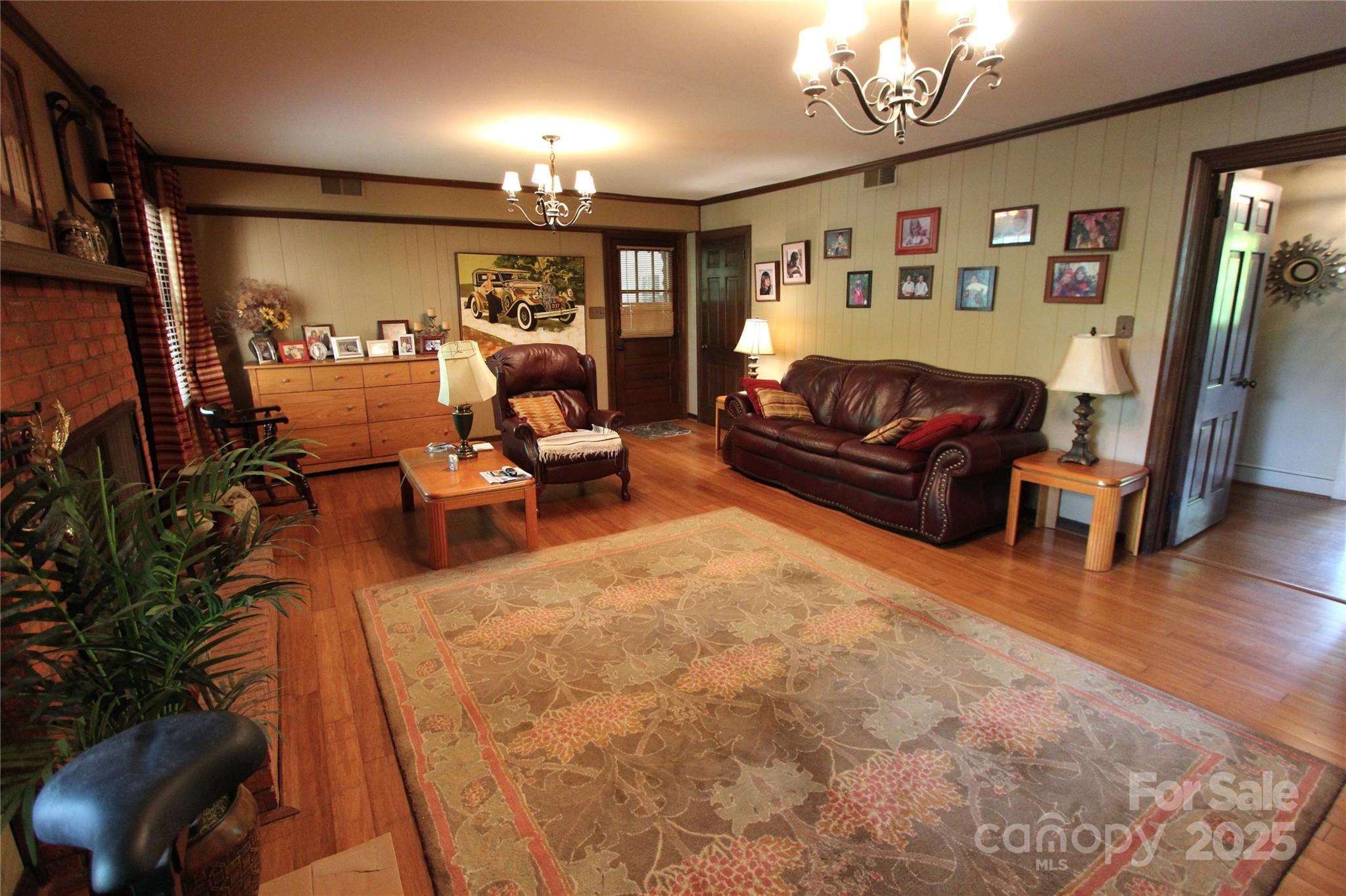 425 Roselawn Place
