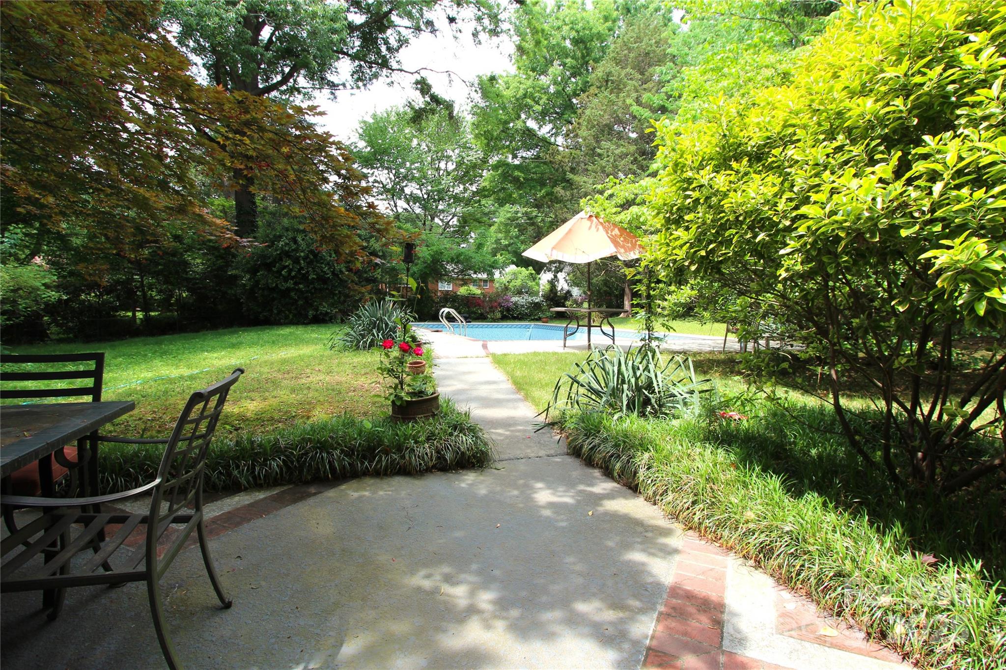 425 Roselawn Place