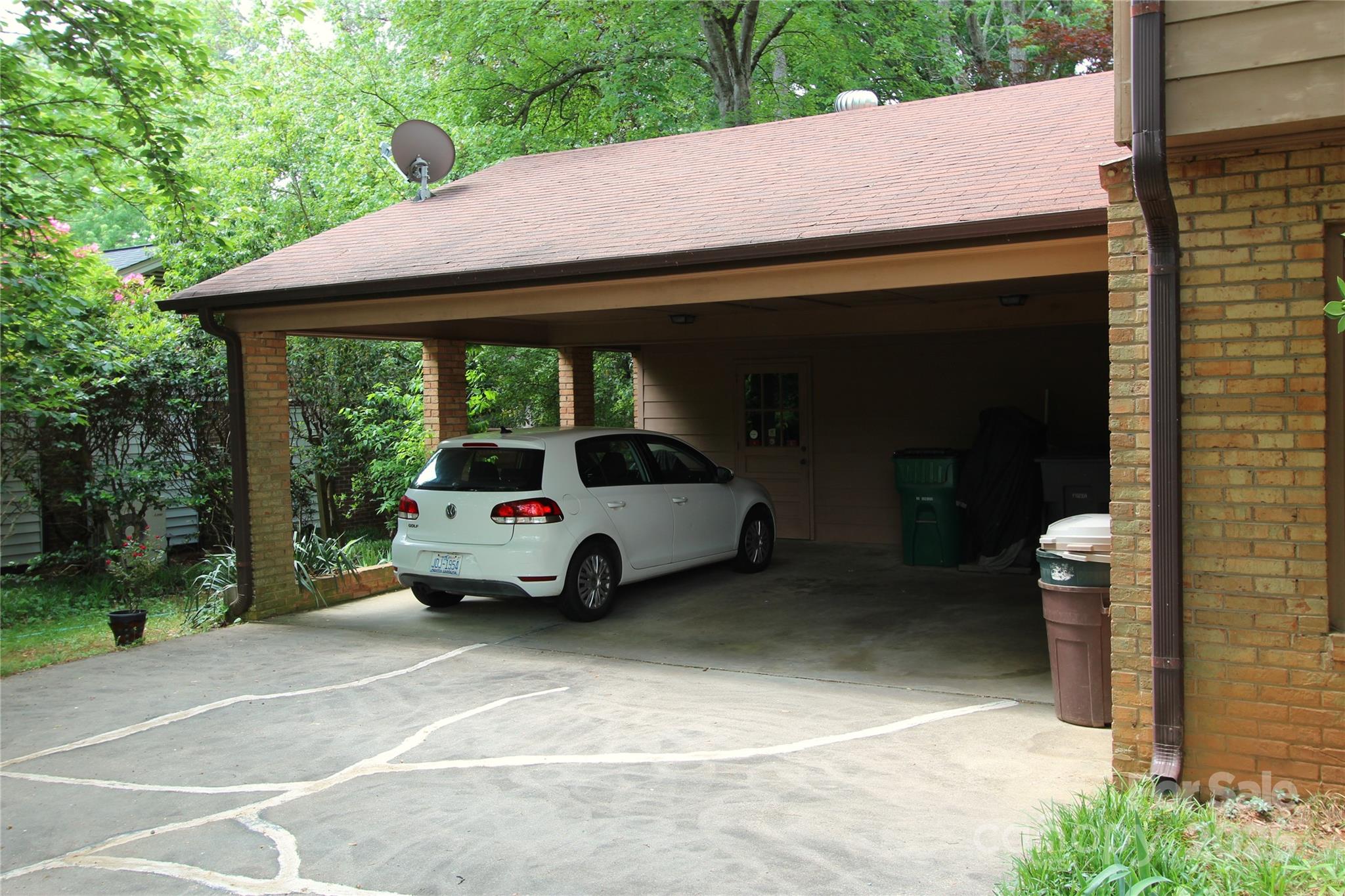 425 Roselawn Place