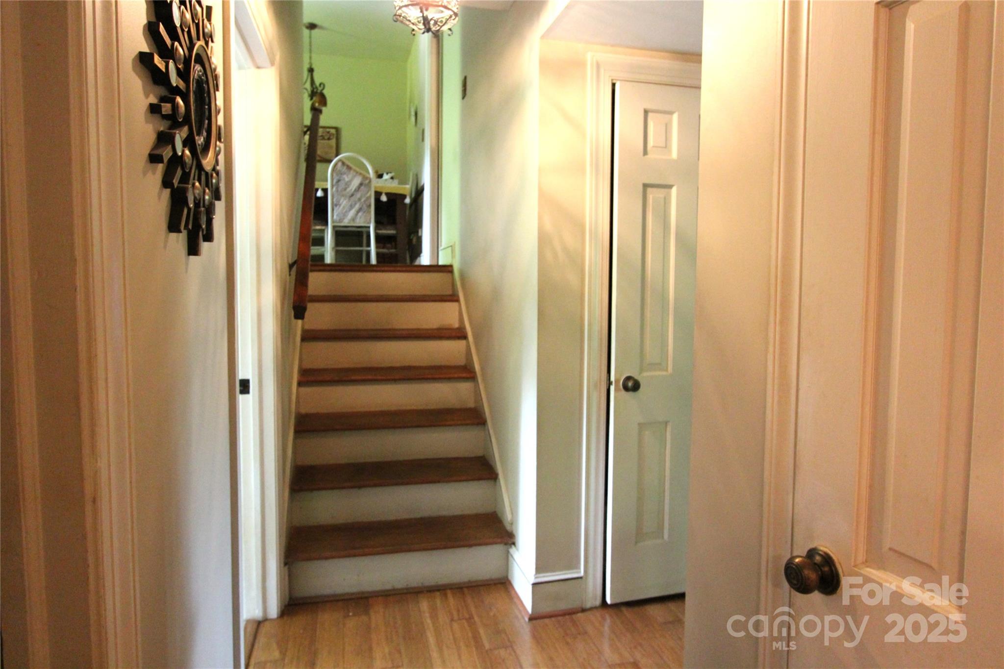 425 Roselawn Place