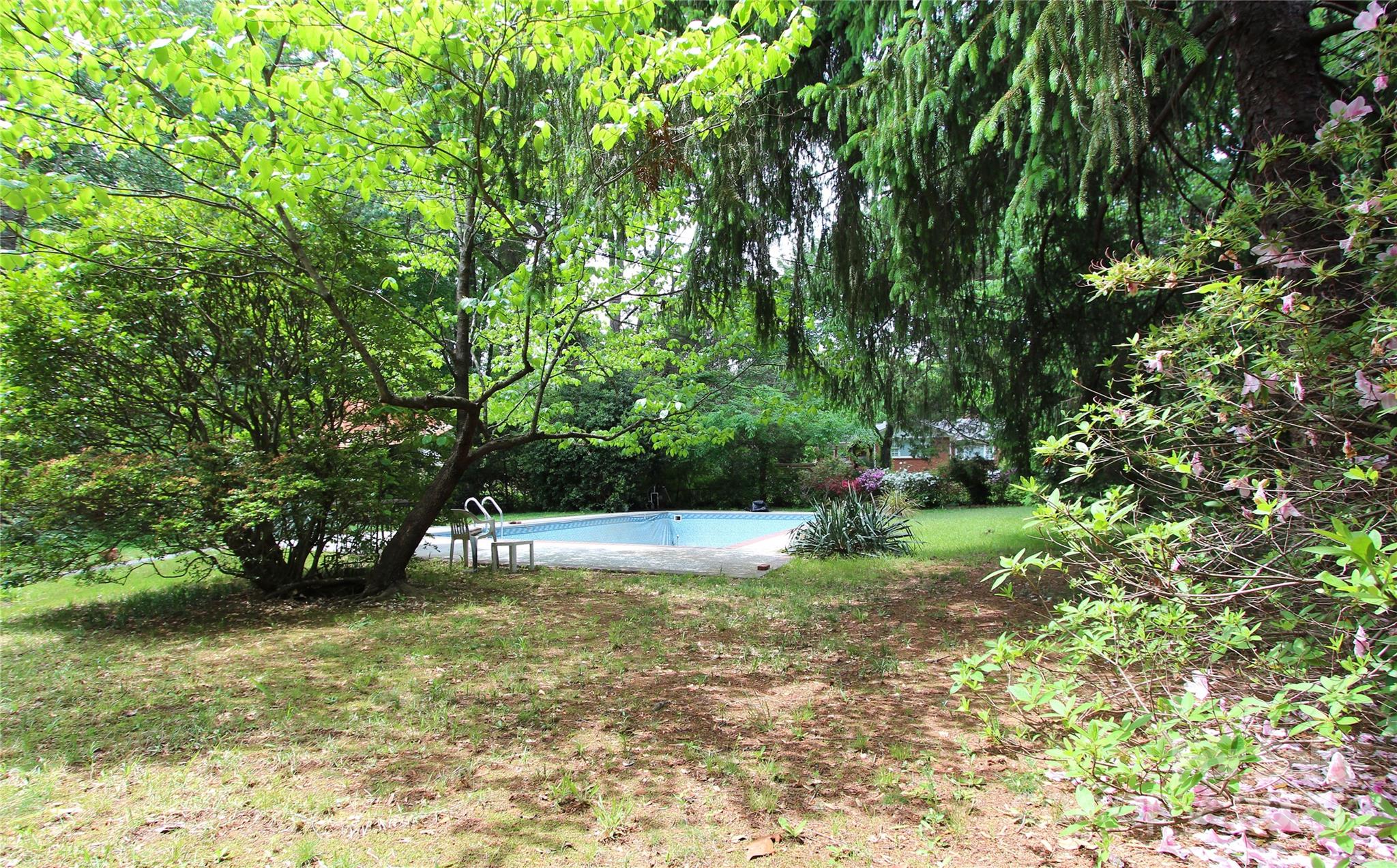 425 Roselawn Place