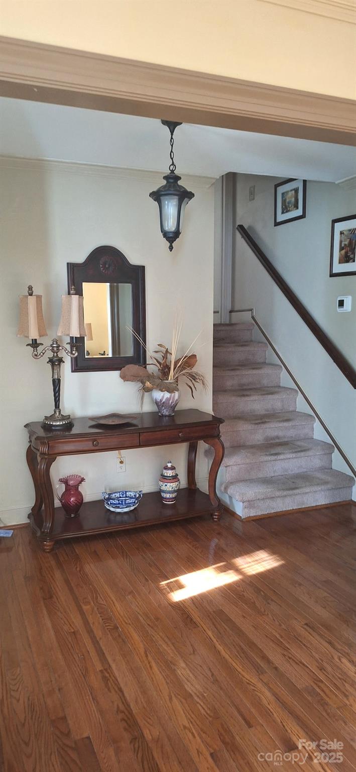 425 Roselawn Place