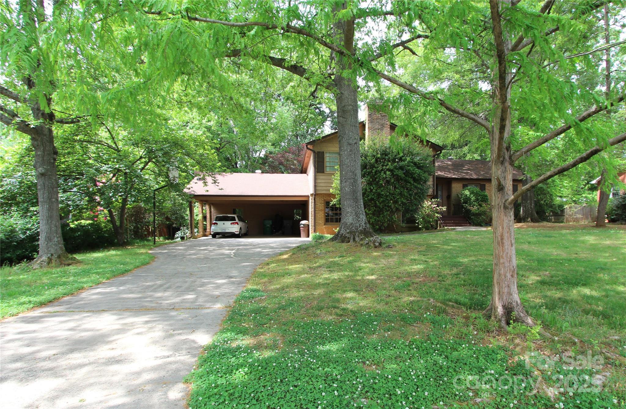 425 Roselawn Place