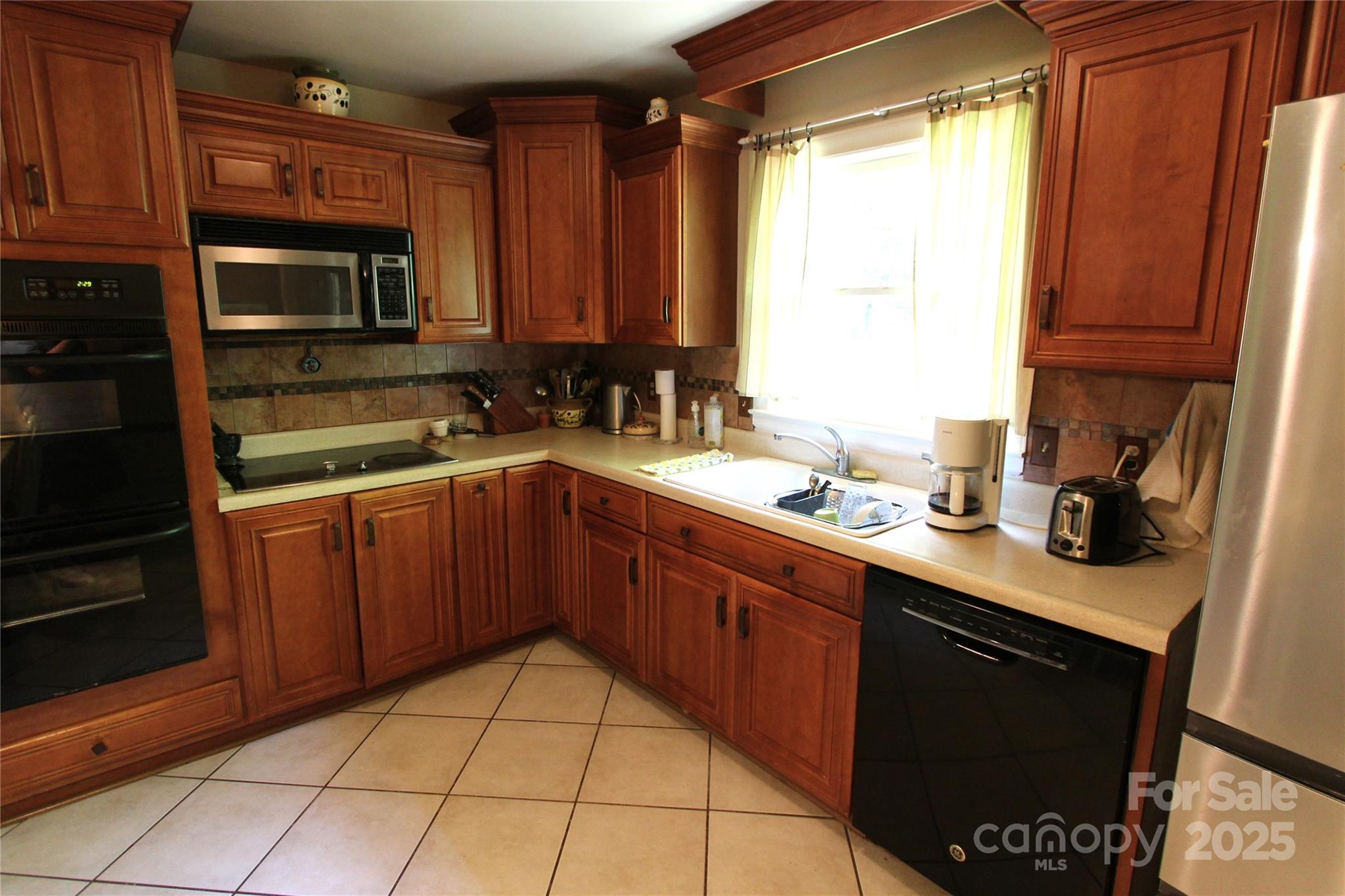 425 Roselawn Place