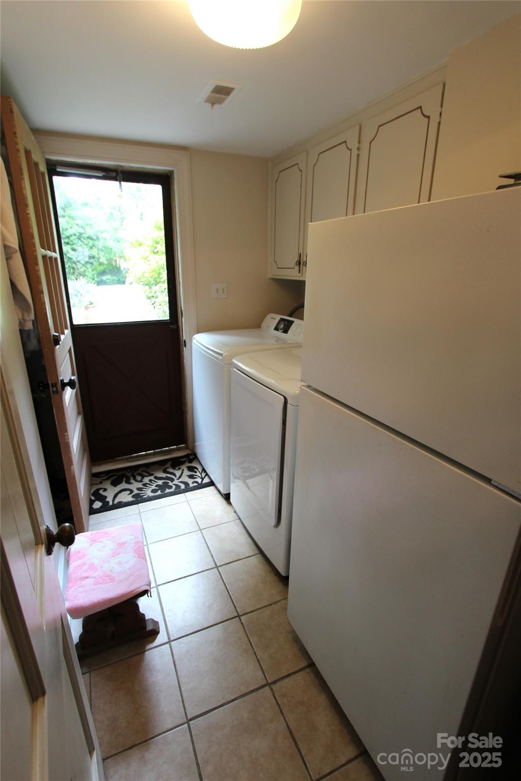 425 Roselawn Place