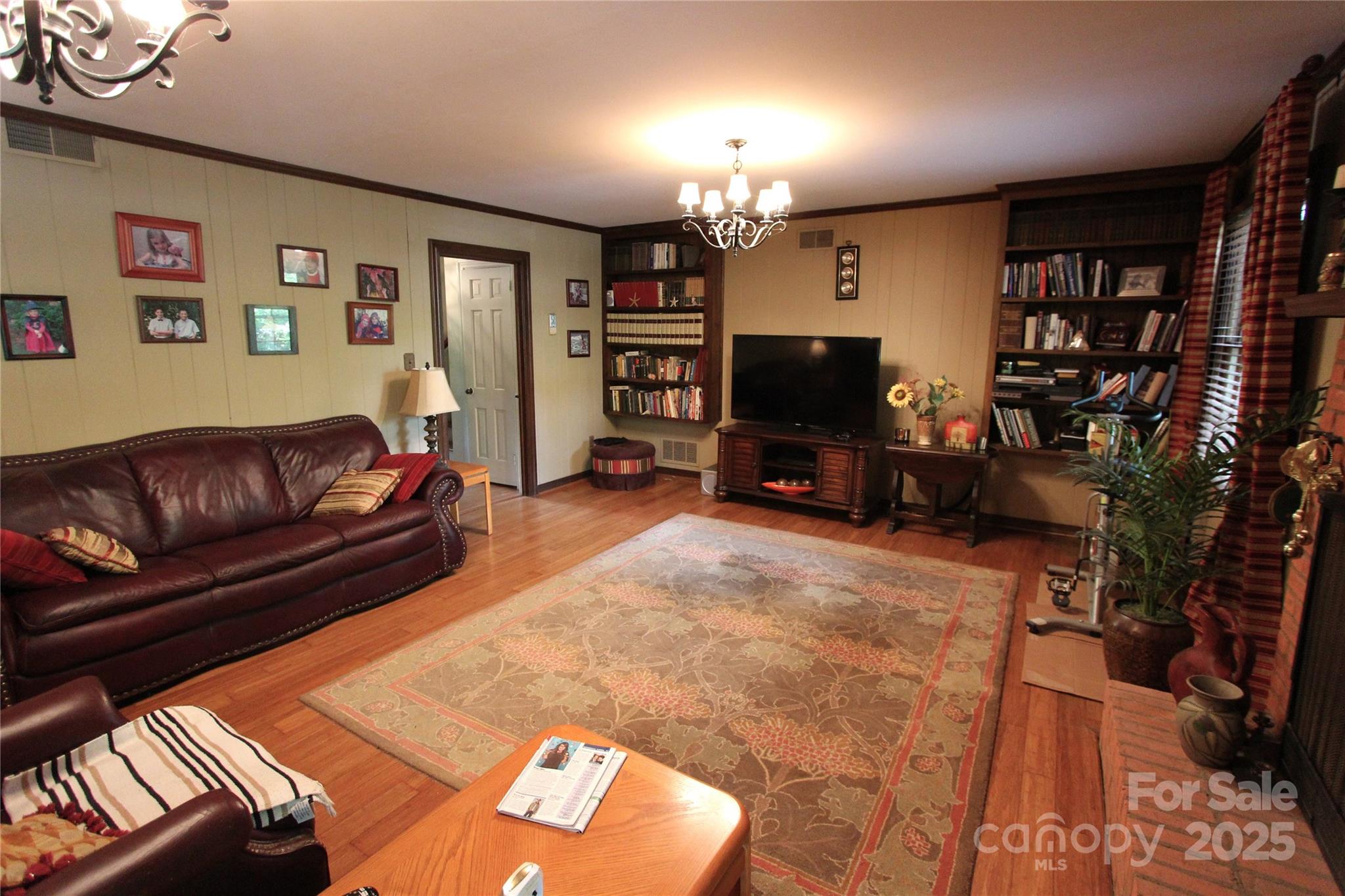 425 Roselawn Place