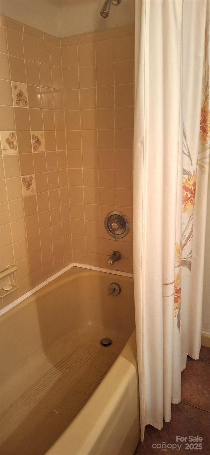 425 Roselawn Place