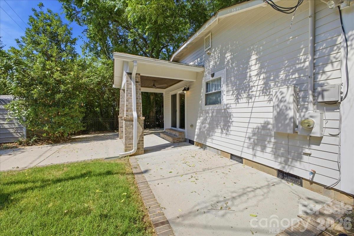 813 Walnut Avenue