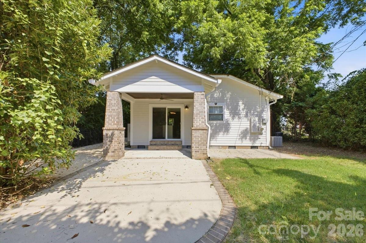 813 Walnut Avenue
