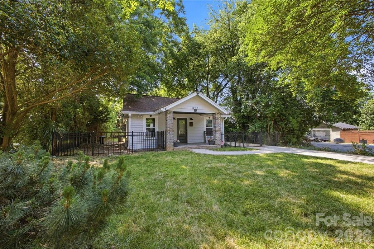 813 Walnut Avenue