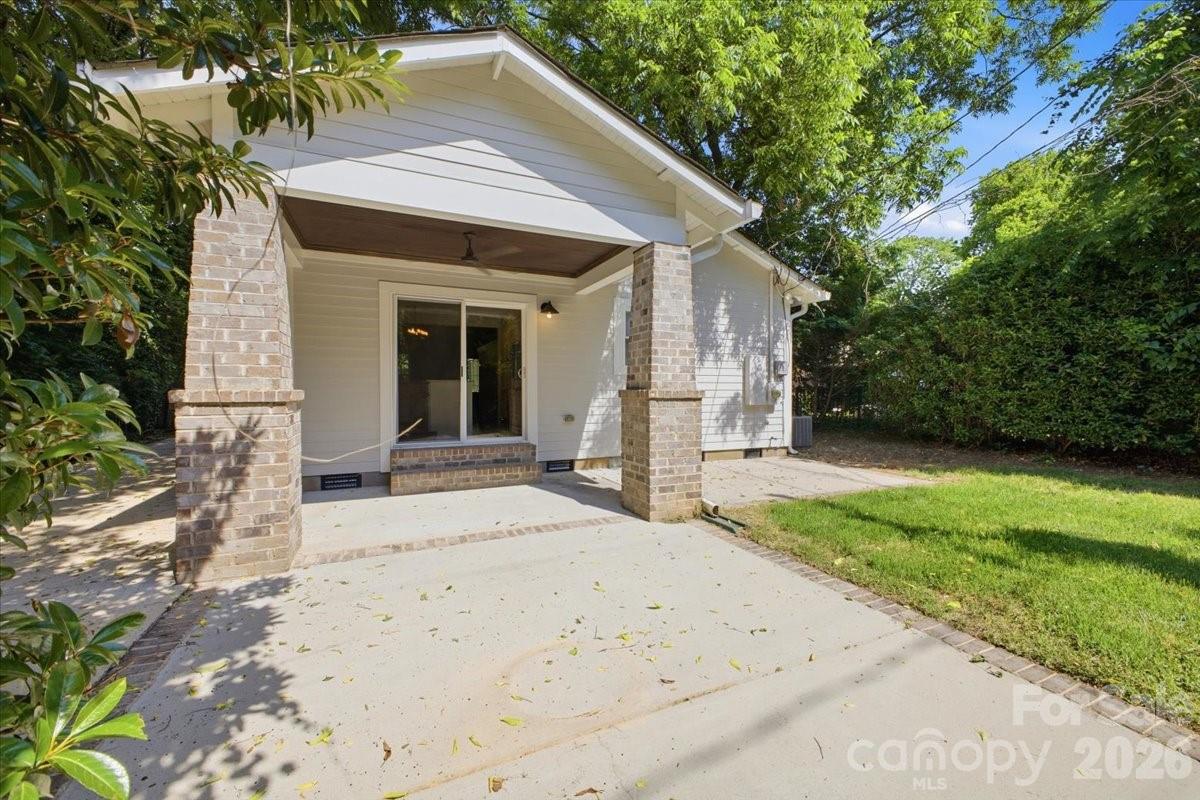 813 Walnut Avenue