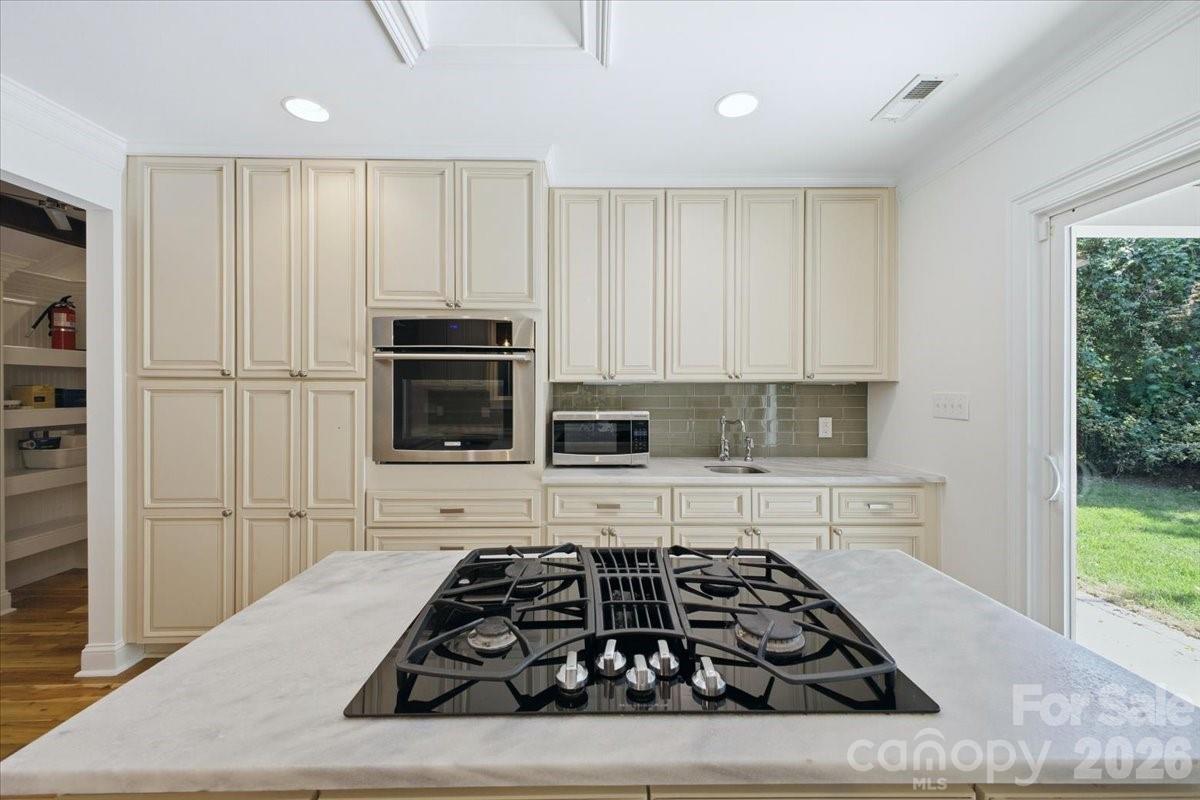 813 Walnut Avenue
