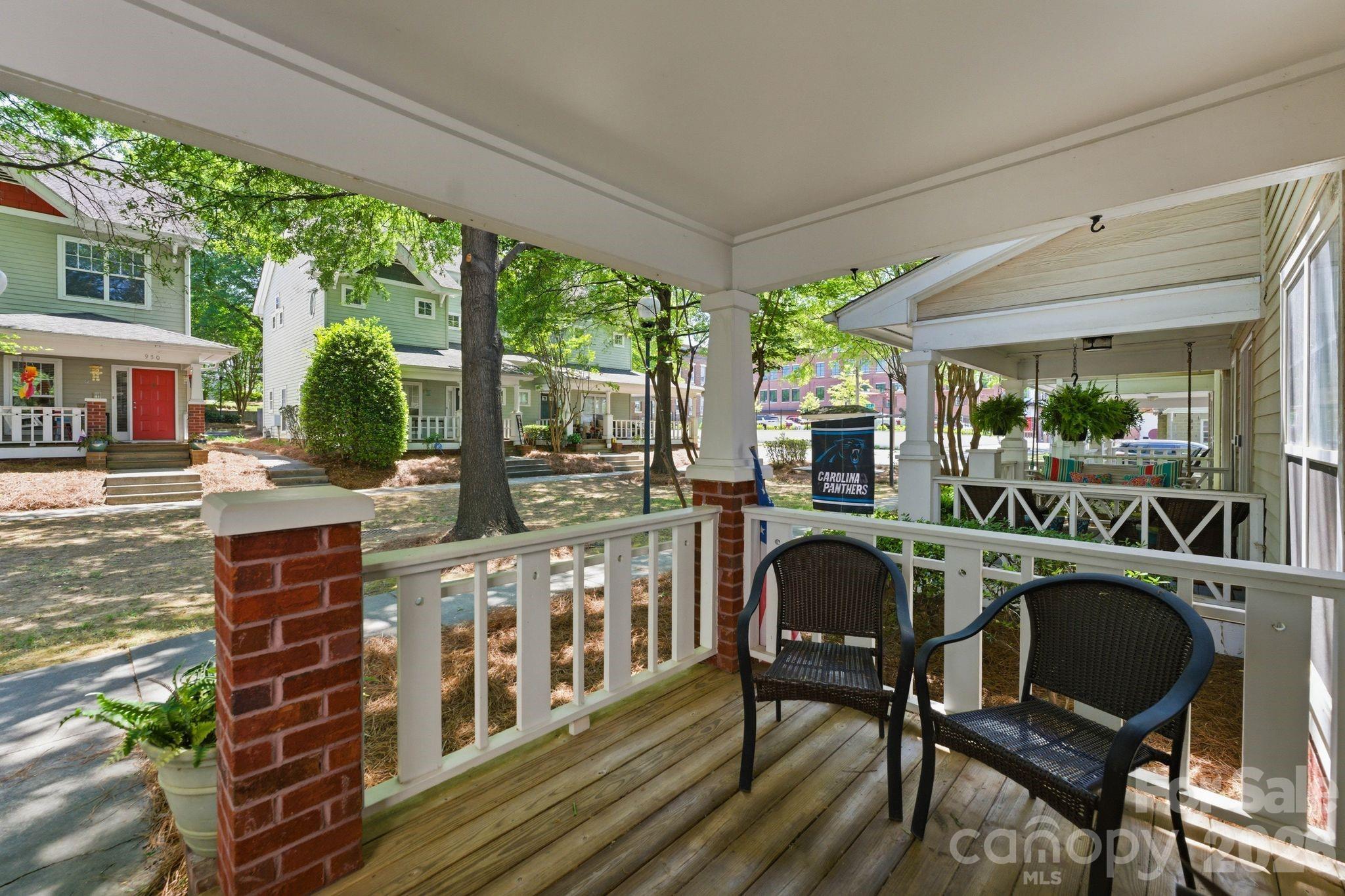 1016 W 1st Street