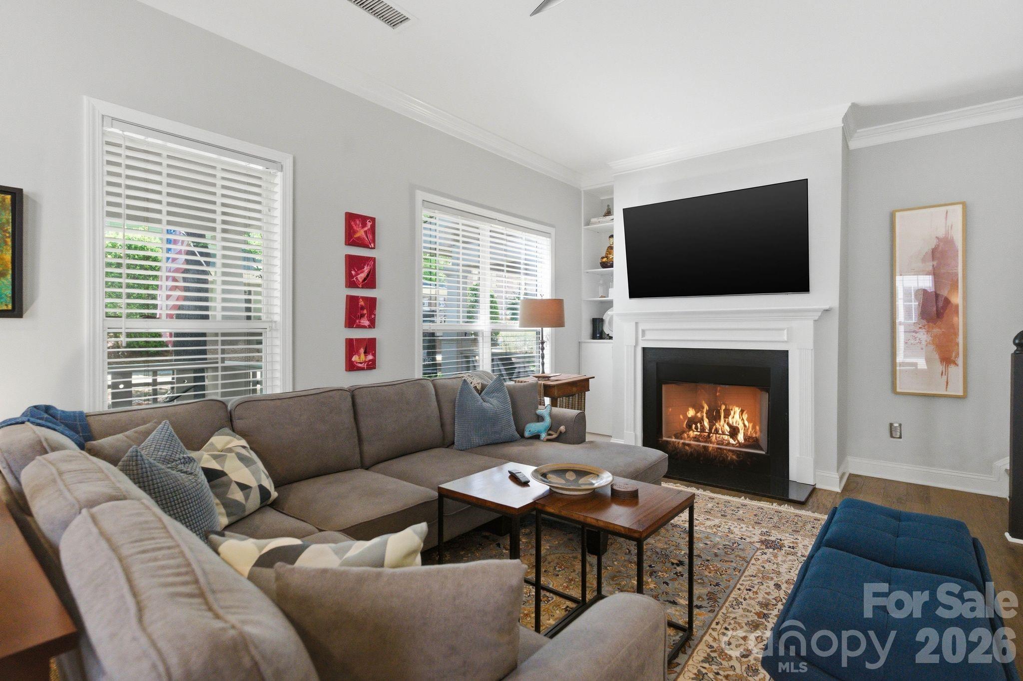 1016 W 1st Street