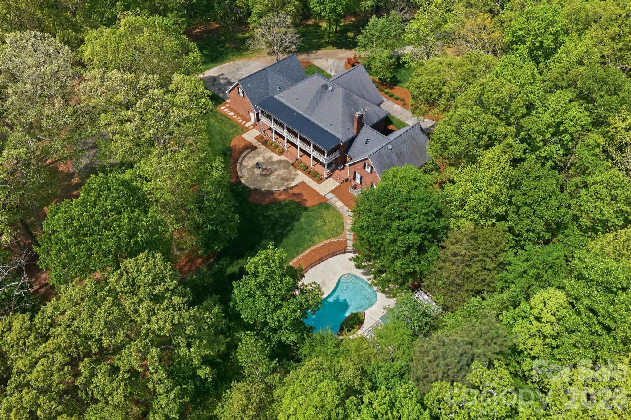 5675 Highway 55 Highway E