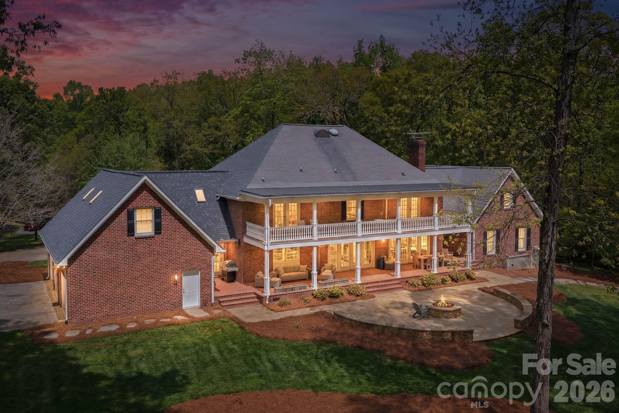 5675 Highway 55 Highway E