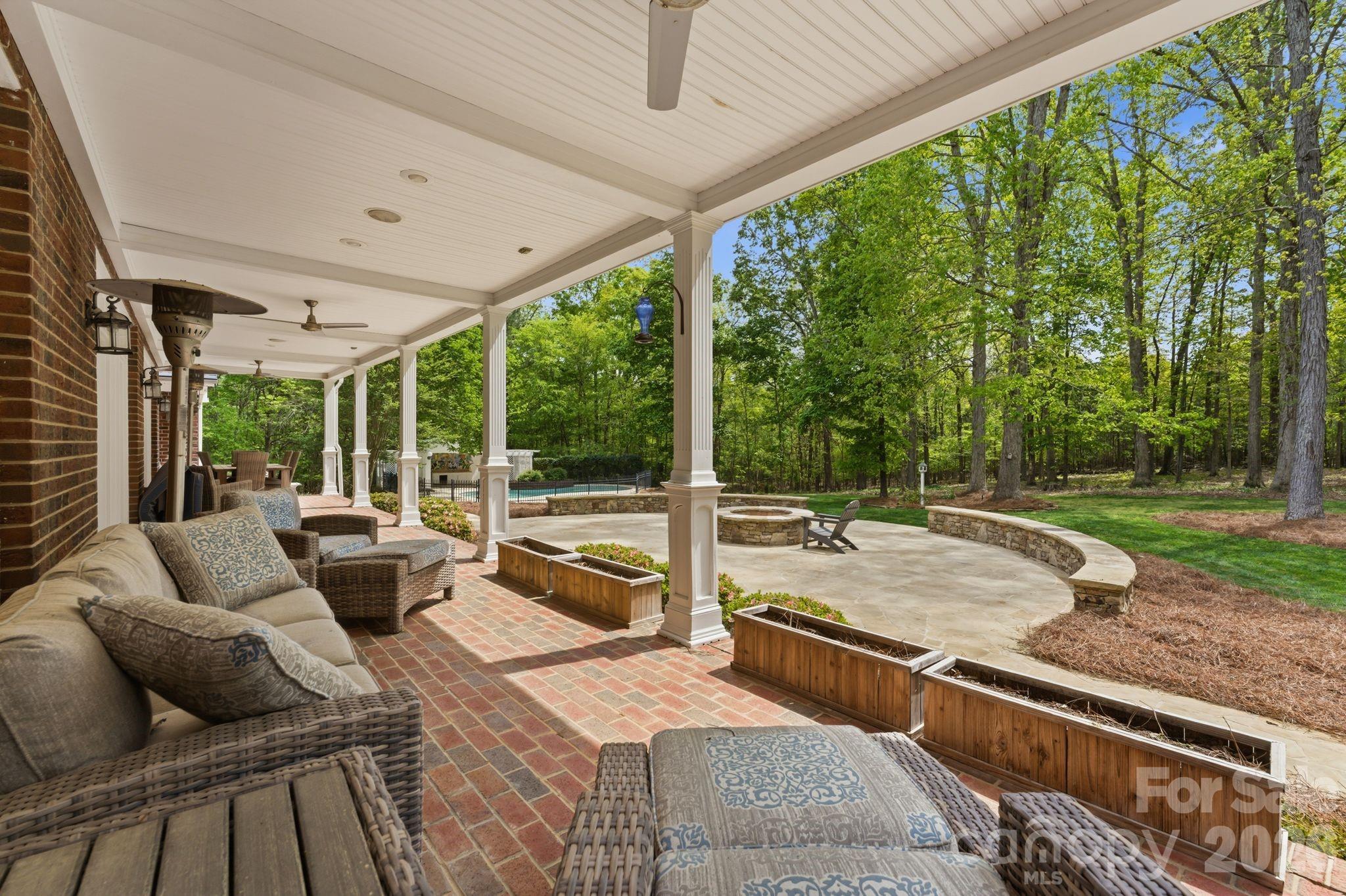 5675 Highway 55 Highway E