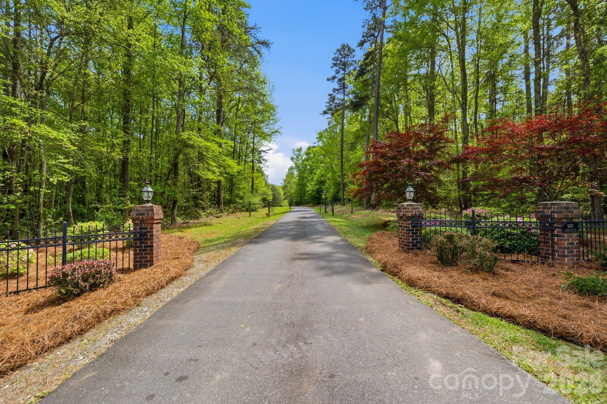 5675 Highway 55 Highway E