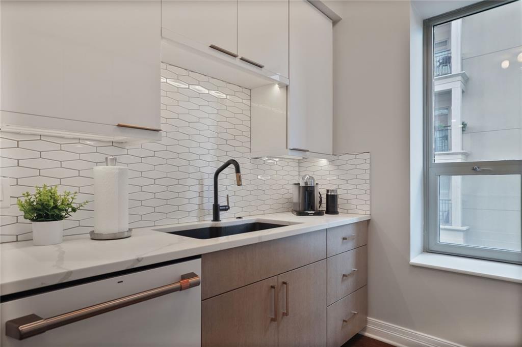 4950 Central Street Unit: 206